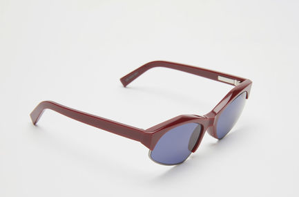 Occhiali con montatura combinata in acetato bordeaux e metallo
