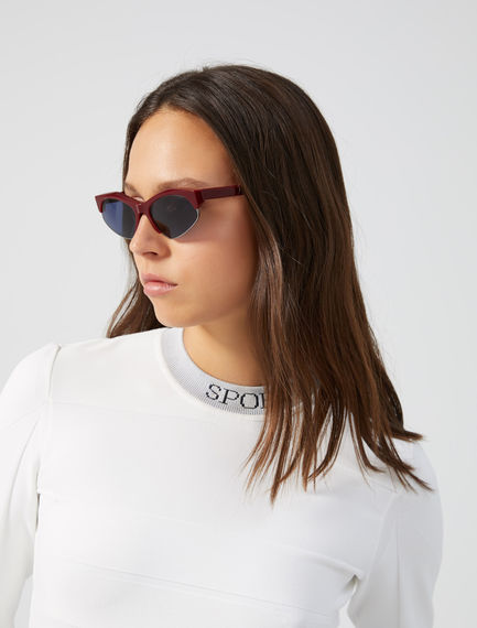 Occhiali con montatura combinata in acetato bordeaux e metallo