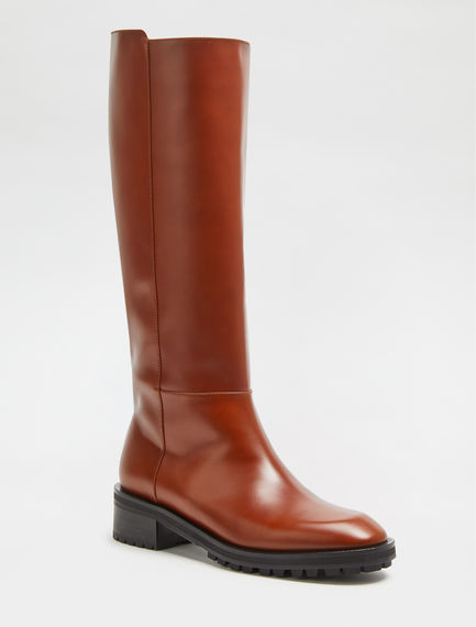Stivale flat con suola carroarmato