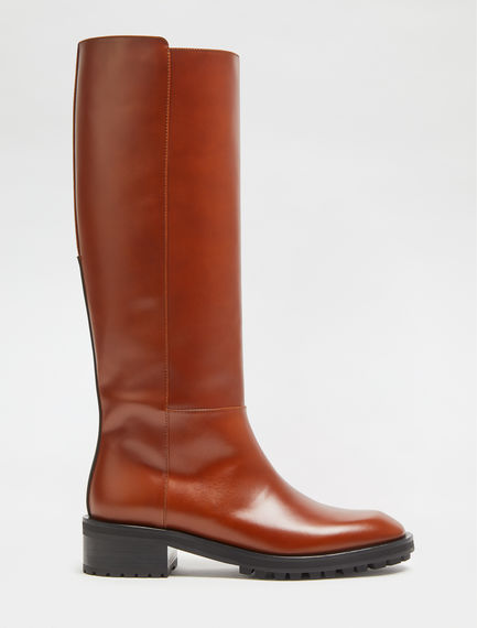 Stivale flat con suola carroarmato