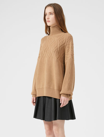 Maglia jacquard con collo a imbuto