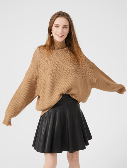 Maglia jacquard con collo a imbuto