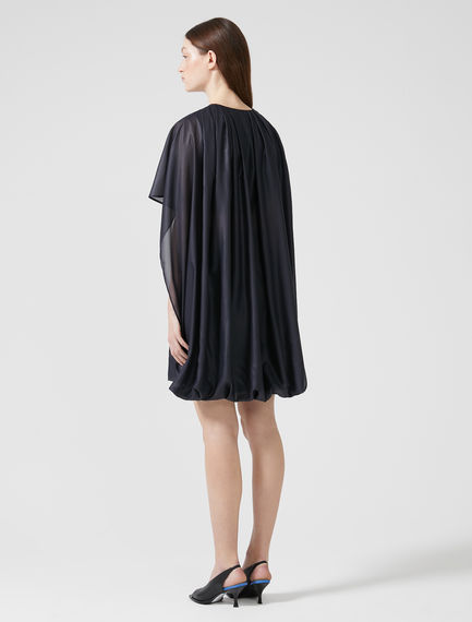 Abito in chiffon con cintura