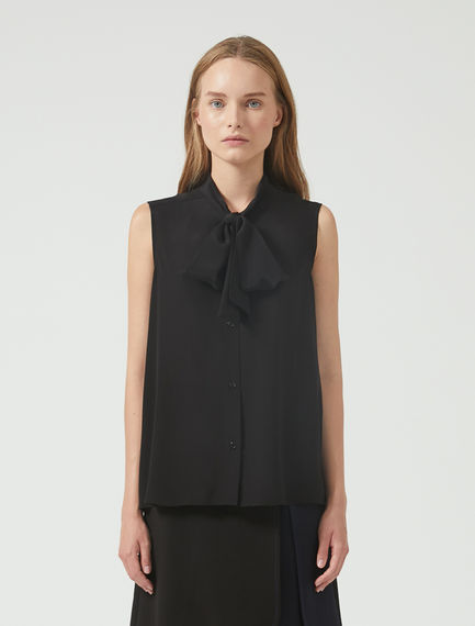 Top con collo a foulard