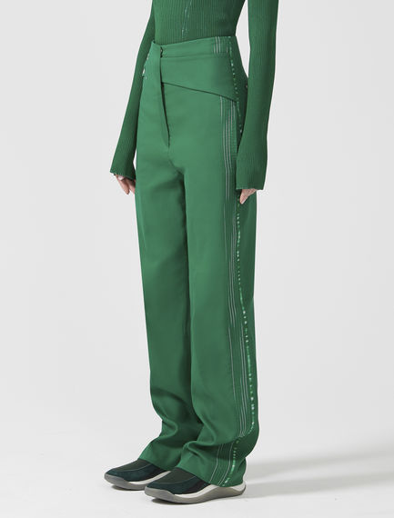 Pantaloni ampi