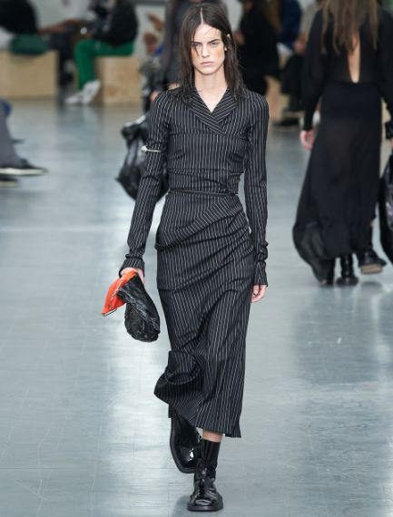 Asymmetric skirt