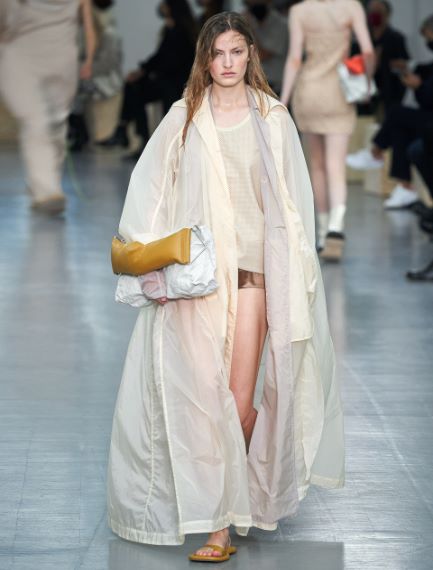 Mini skirt in heavy satin