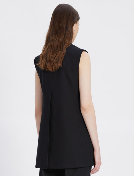 Sleeveless blazer