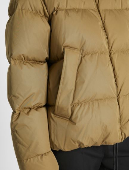 Piumino boxy con cappuccio staccabile