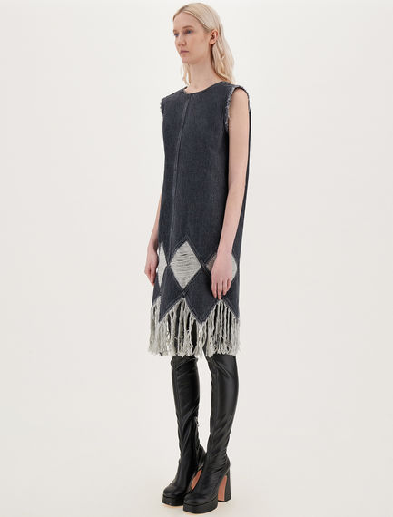 Sleeveless dress with inlays and fringes
