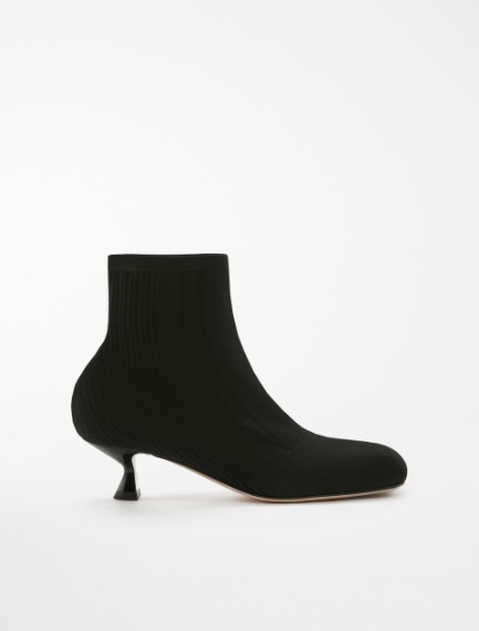 Knitted ankle boots