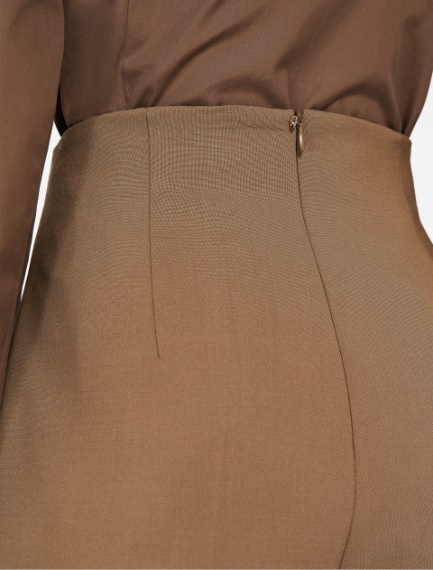 High-waisted, flared trousers