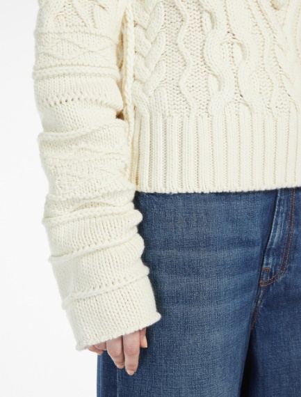 Wool jumper with heart